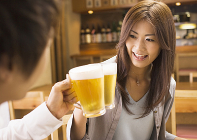 https://jooy.cdn-dena.com/images/417007/81942523-couple-toasting-gettyimages.jpg/normal?1449442208